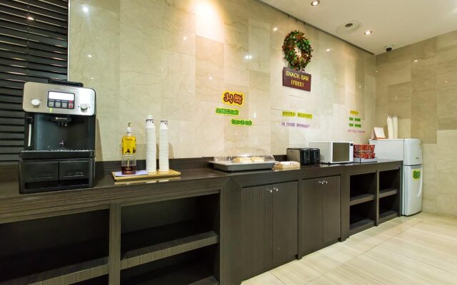 C&B Hotel