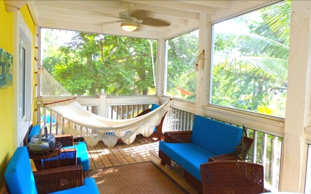 Beautiful Apartment with Golf Cart