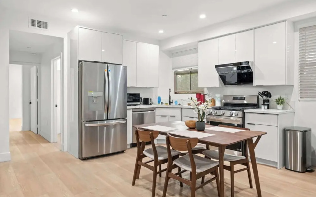 Not Affected by the Fire/modern 5BR Home With Parking, Near LA Attractions #4