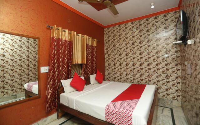 OYO 18641 Hotel Rashmi