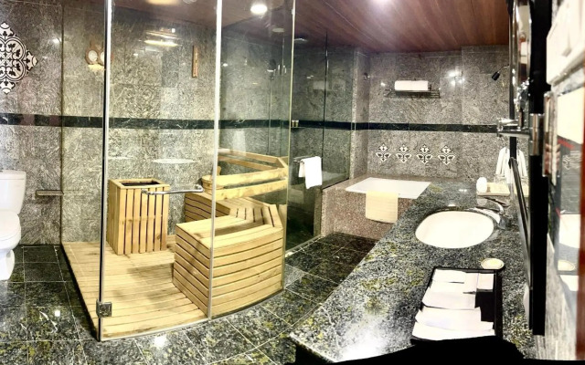Muong Thanh Luxury Song Han Hotel