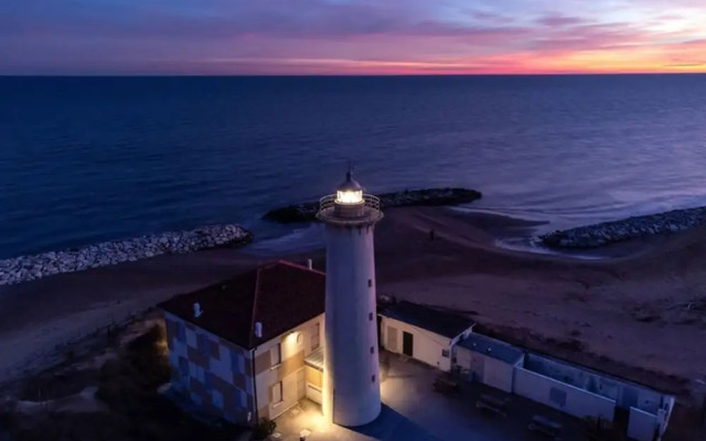 Sunny Apartment With Balcony-beahost