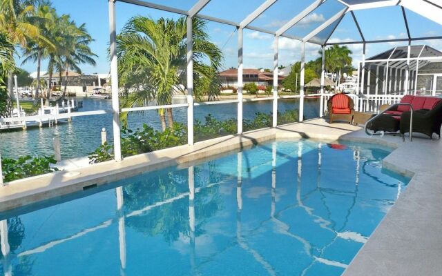 Pet-friendly Waterfront Home Near Beach With Pool