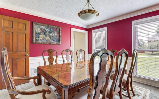 Pet-friendly House w/ Deck in Lawrenceville