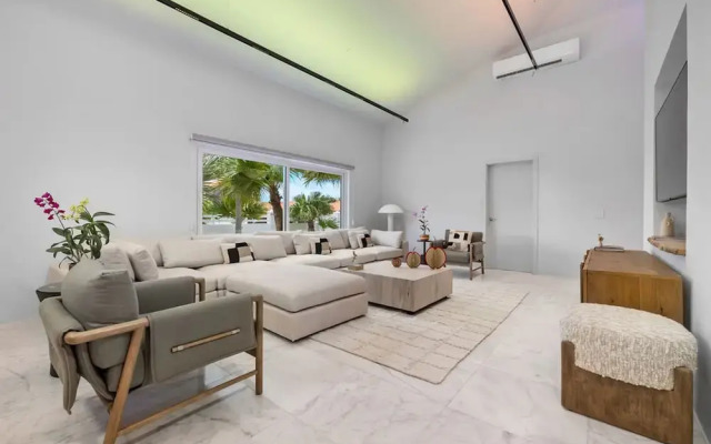 The Court Villa - 8 Bed 8 5 Bath