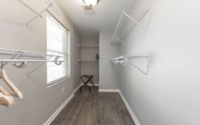 Stylish 3BR 3BA Colonial House by Cozysuites