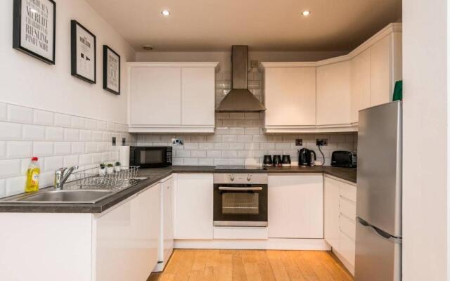 Beautiful Spacious Apartment In The City Centre