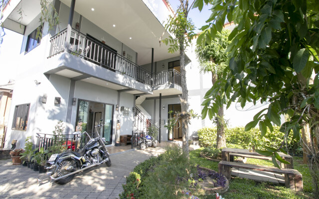 OYO 75364 River Kwai Road Residences