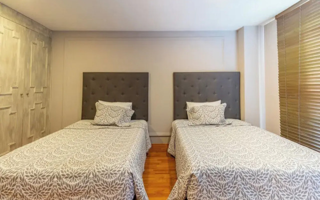 Penthouse Near Masaryk , Sleeps 16 , Pet Friendly