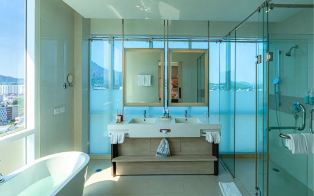 Novotel Phuket City Phokeethra Hotel