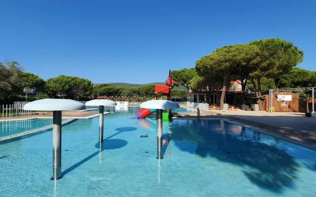 Camping Lacona Pineta