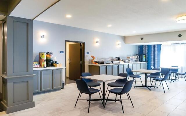 Winds Hotel At Crosswinds Casino