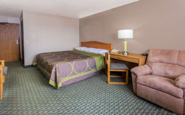 Super 8 by Wyndham St. Charles