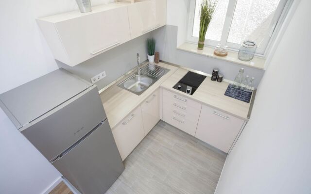 Apartment Maja - 50 m from beach : A2 Makarska, Riviera Makarska