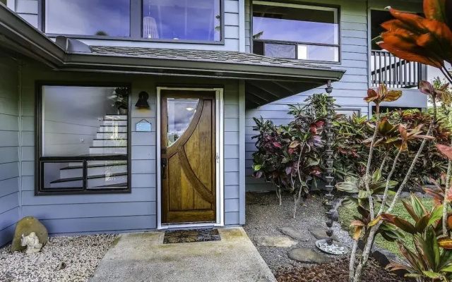 Hale Kaweonui 3 Bedroom Home by RedAwning
