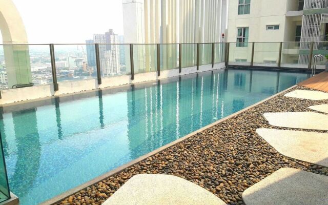 Highrise Cityview Aspire Condo Gym Pool