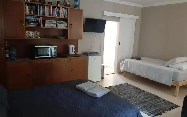 Dennecres 4 Guest House