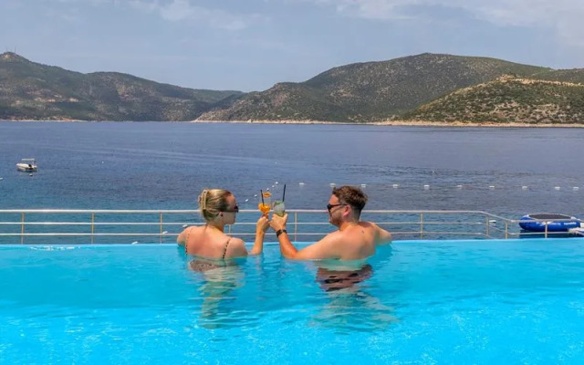 Green Beach Hotel