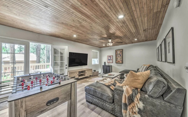 Central Ruidoso Retreat w/ Deck & Game Room!