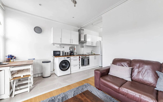 Bright West Ealing Abode