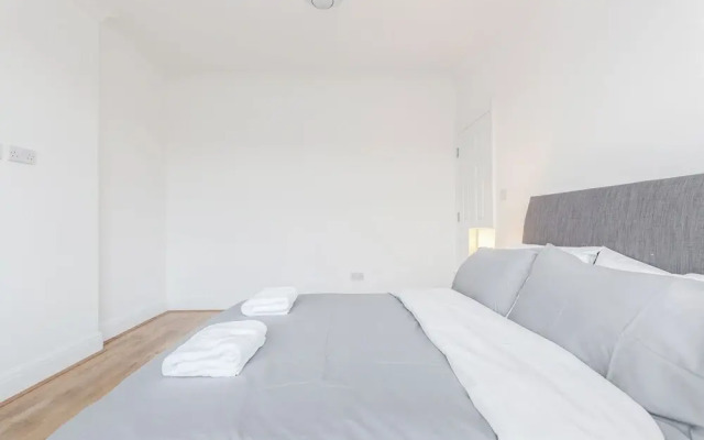 Modern & Spacious 3BR Terraced House