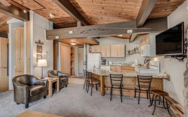 Laurelwood Condominiums Studio Deluxe Unit 115