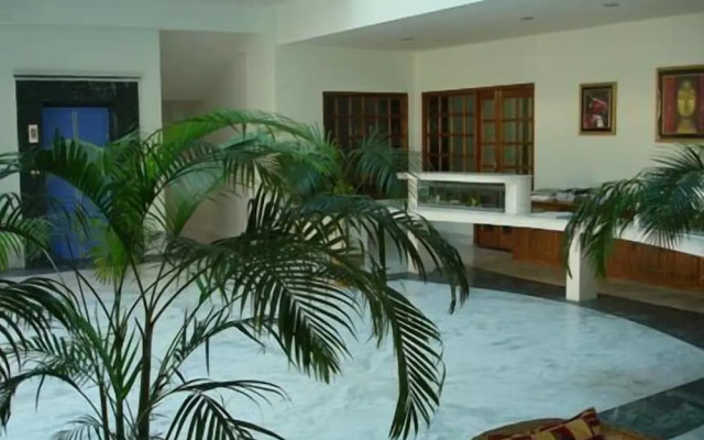 lhaki Hotel