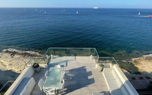 Stunning penthouse, 2 bedroom, heart of Sliema
