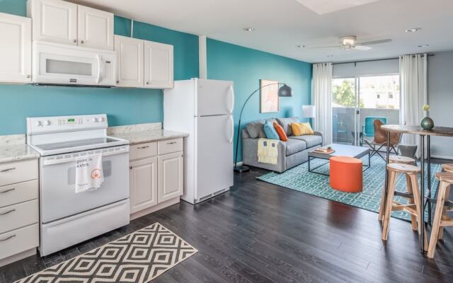 1BR near Fashion Square by WanderJaunt