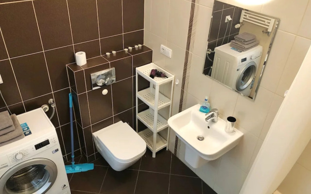 Fox Center Apartments