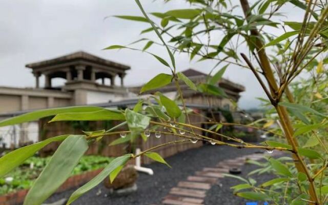 Jiazai Qingfeng Yayujian Hotel