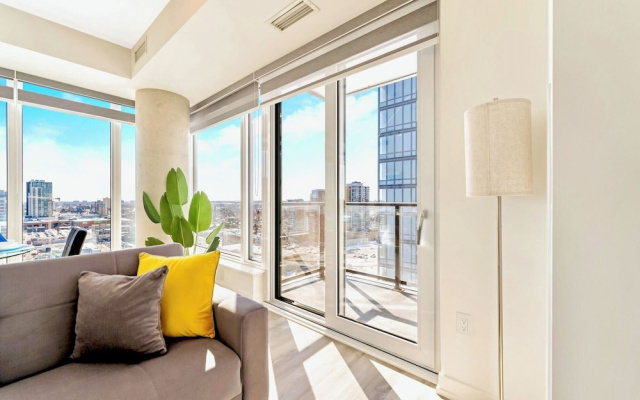 High Rise 1BR Building With Gorgeous Views
