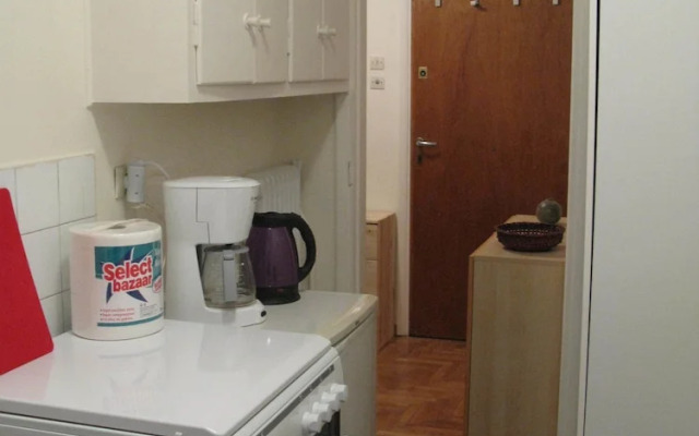 Quiet Apt Ideal For 2 Near Center
