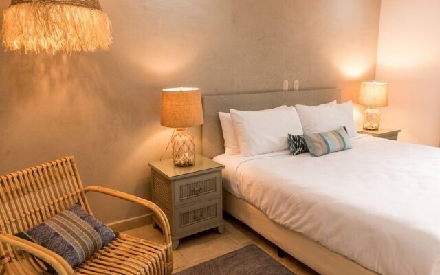 Newly Remodeled Ground Floor Sea Side Apartment