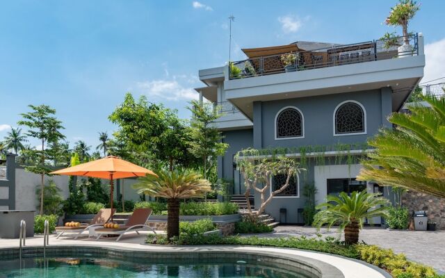 Hillside Lovina Studio