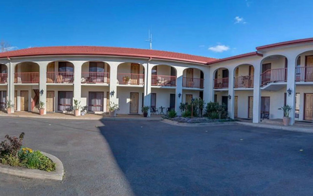 Narrandera Club Motor Inn
