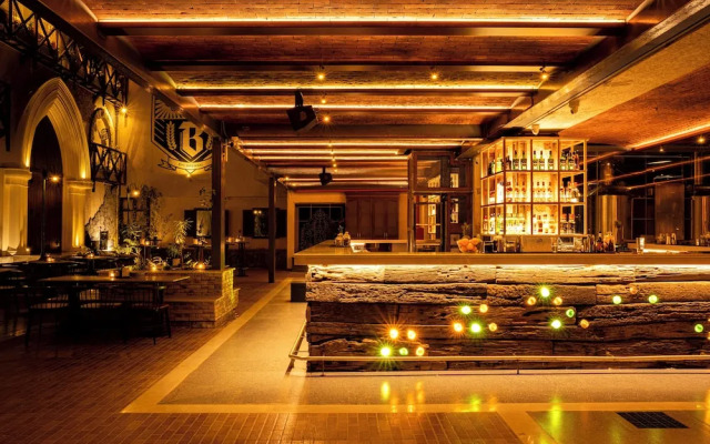 The Quarters Business Hotel