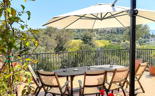 Classical apartment near Acropolis with roof garden