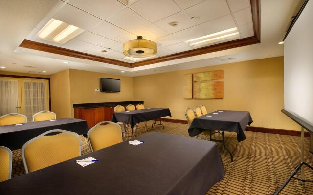 Holiday Inn Express and Suites Manassas by IHG