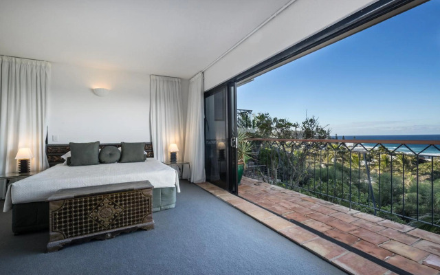 Tuscan inspired townhouse minutes from the beach