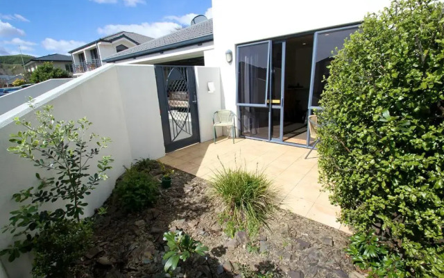 DeLorenzo's Studio Apartments