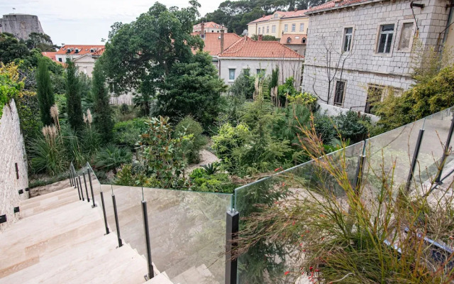 Secret Garden by DuHomes