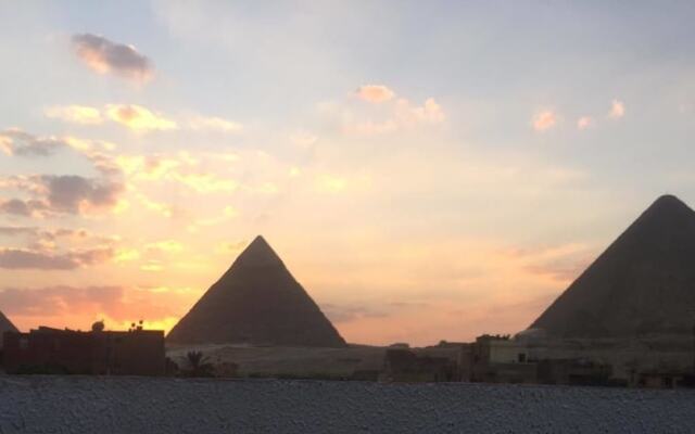 The Pyramids Inn Cheops