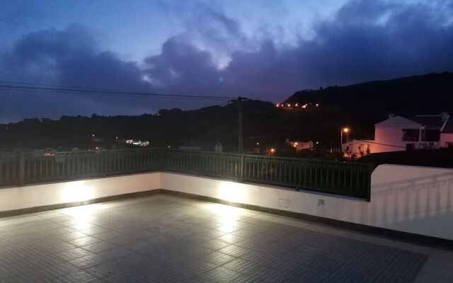 Holiday Home 2 Minutes From the Beach and Close to Major Tourist Attractions!