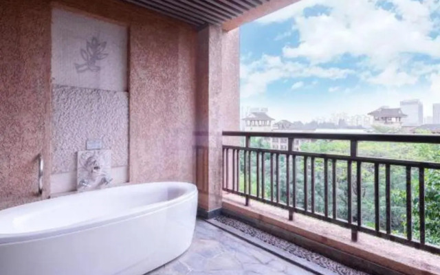 Chime Long Hotel