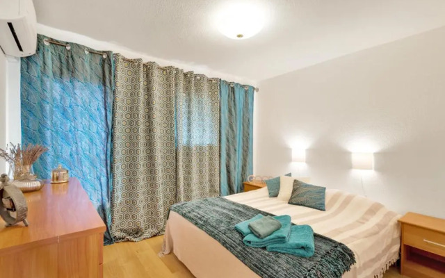 La Prom - a two bedroom apartment with a sea view