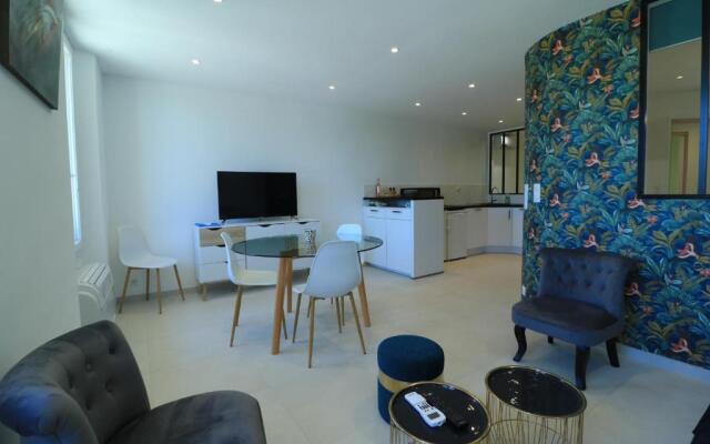 LUMINEUX 3 PIECES RENOVE FACE AU PORT l! A2B218