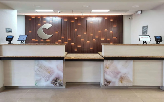 Comfort Inn & Suites
