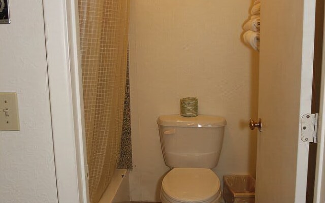 Chestnut Tree Inn Portland Mall 205