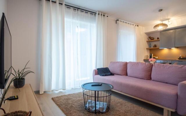 Dream Stay - Brand New Apartment with Balcony & Free Parking